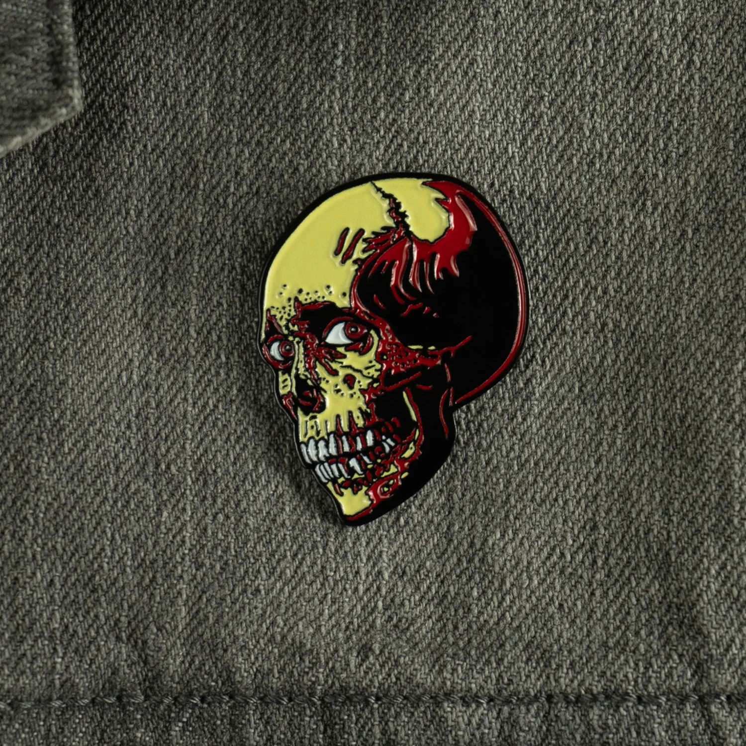 EVIL DEAD 2 - Poster Skull ENAMEL PIN