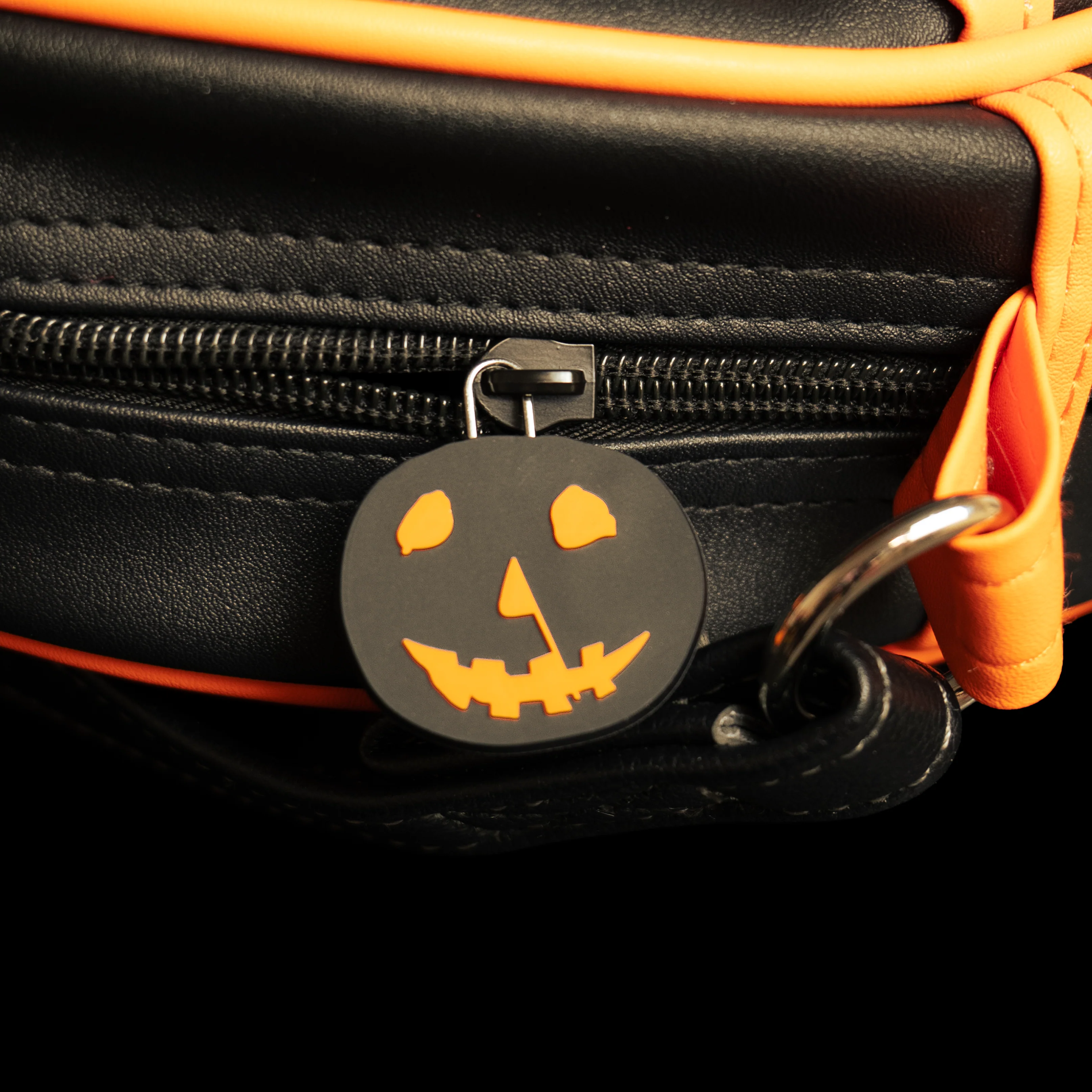 *BACK-ORDER* Halloween (1978) - Poster Knife Bag - Image 5